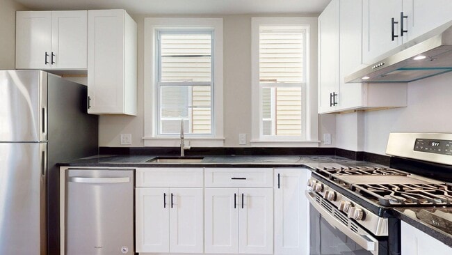 Building Photo - 205 Chelsea St Unit 2B