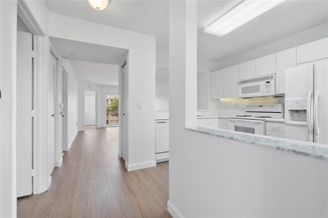 Photo - 9537 Weldon Cir Unit i309
