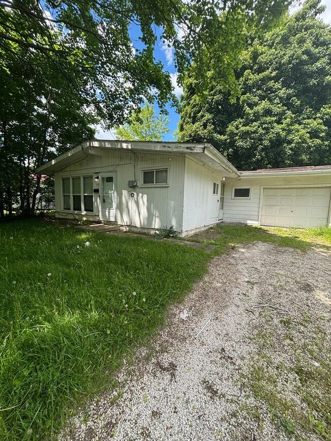 Beautifully Renovated 3 bedroom - Beautifully Renovated 3 bedroom House