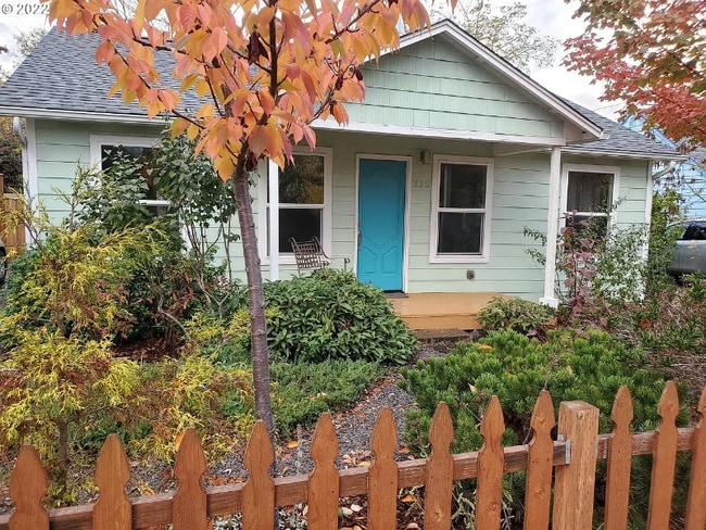 Photo - 325 E 31st Ave