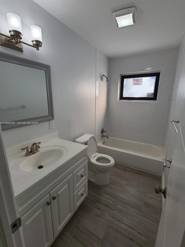 Photo - 2008 NE 4th Ave Unidad R