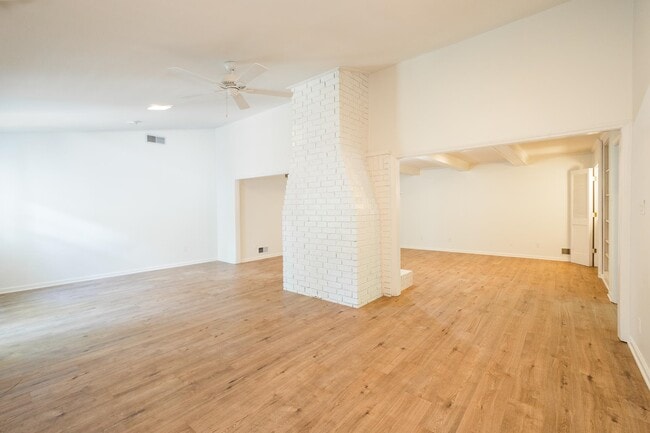 Photo - 7670 McHenry Cir E