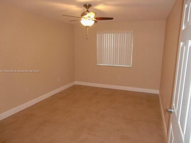 Photo - 2820 N Oakland Forest Dr Unit 102