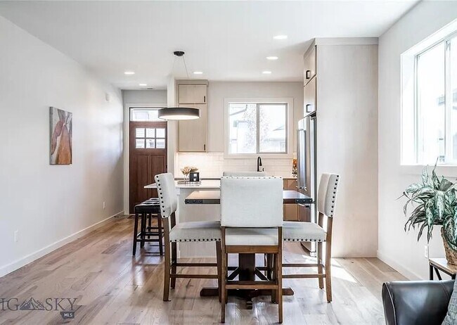 Photo - 2046 Dennison Ln