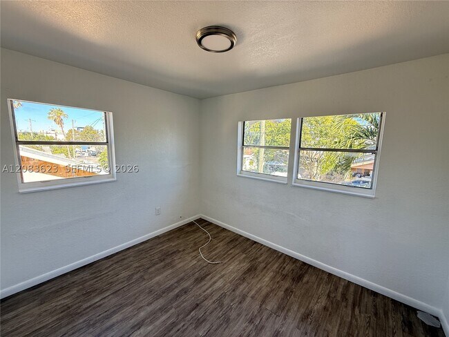 Photo - 236 SW 10th St Unit B