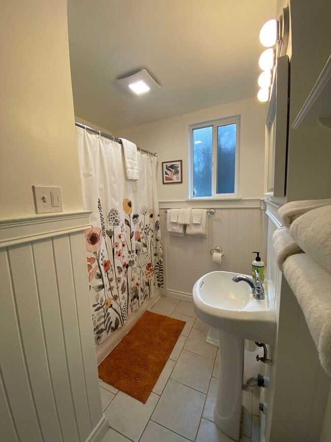 Photo - Pet Friendly |Stylish 3 Bedroom | 2 Bath Duplex in The Dalles – Great Location & Modern Comforts
