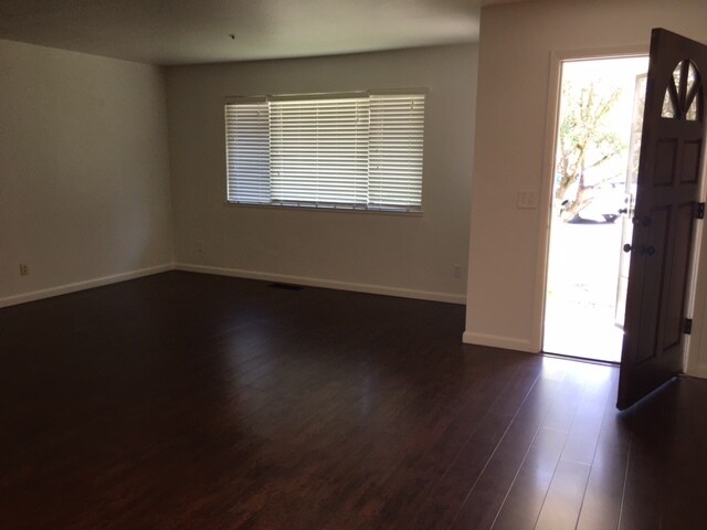 Sala de estar - 386 Arbor Ave