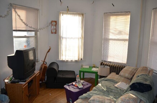 Building Photo - 10 Parker Hill Ave Unit 2