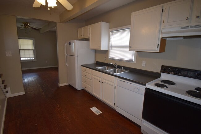 Building Photo - VIRTUAL SHOWINGS AVAILABLE - Beautifully U... Rental