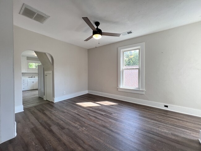 595 W 17th St