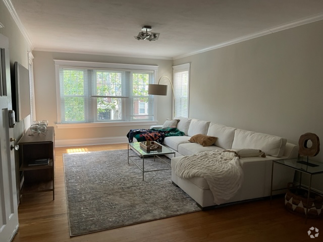 Building Photo - 6301 Southwood Ave Unit 2nd floor Rental