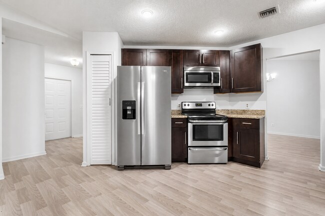 Photo - 190 Parkwood Dr
