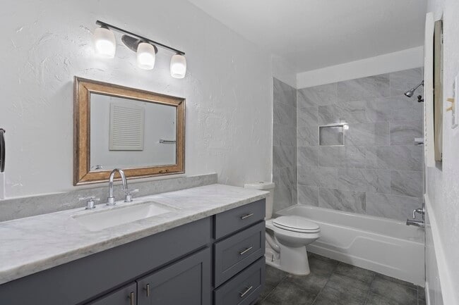 Photo - 5801 Lumberdale Rd Unidad True
