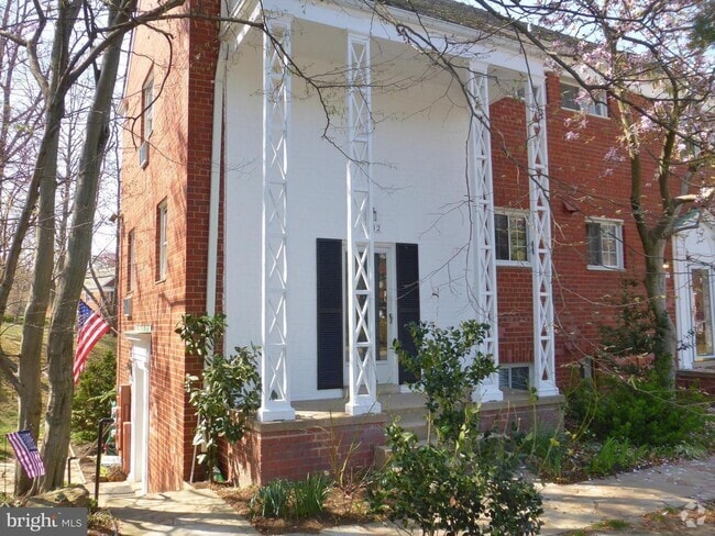 Building Photo - 3102 Valley Dr Rental