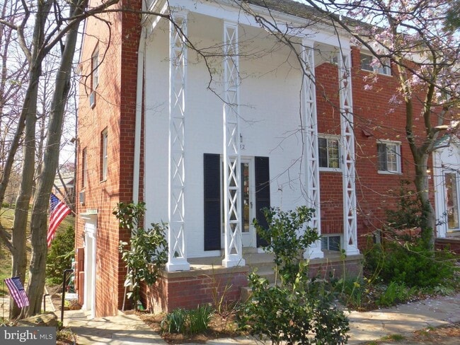 Building Photo - 3102 Valley Dr Rental
