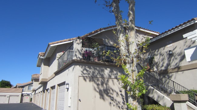 Building Photo - 4 Marino