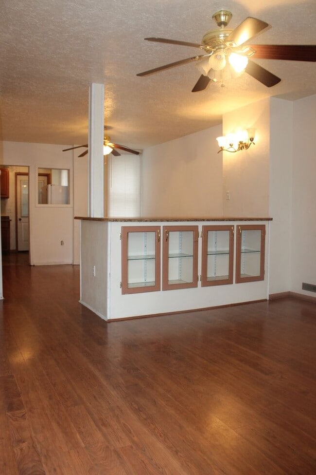 Photo - 3 Bedroom Rowhome in North York