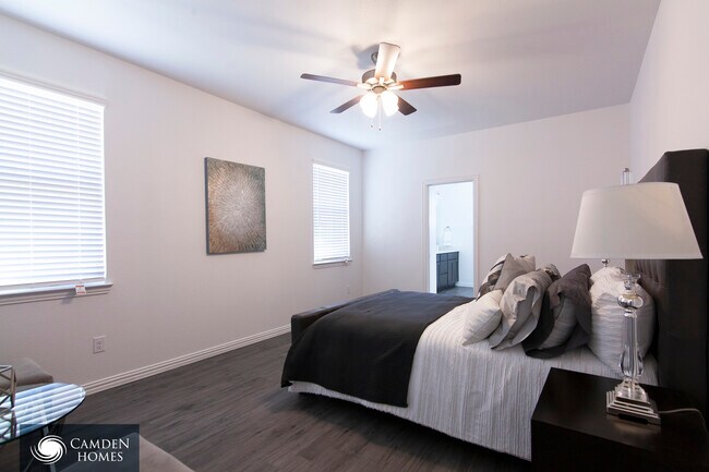 Photo - 262 Creighton Ave