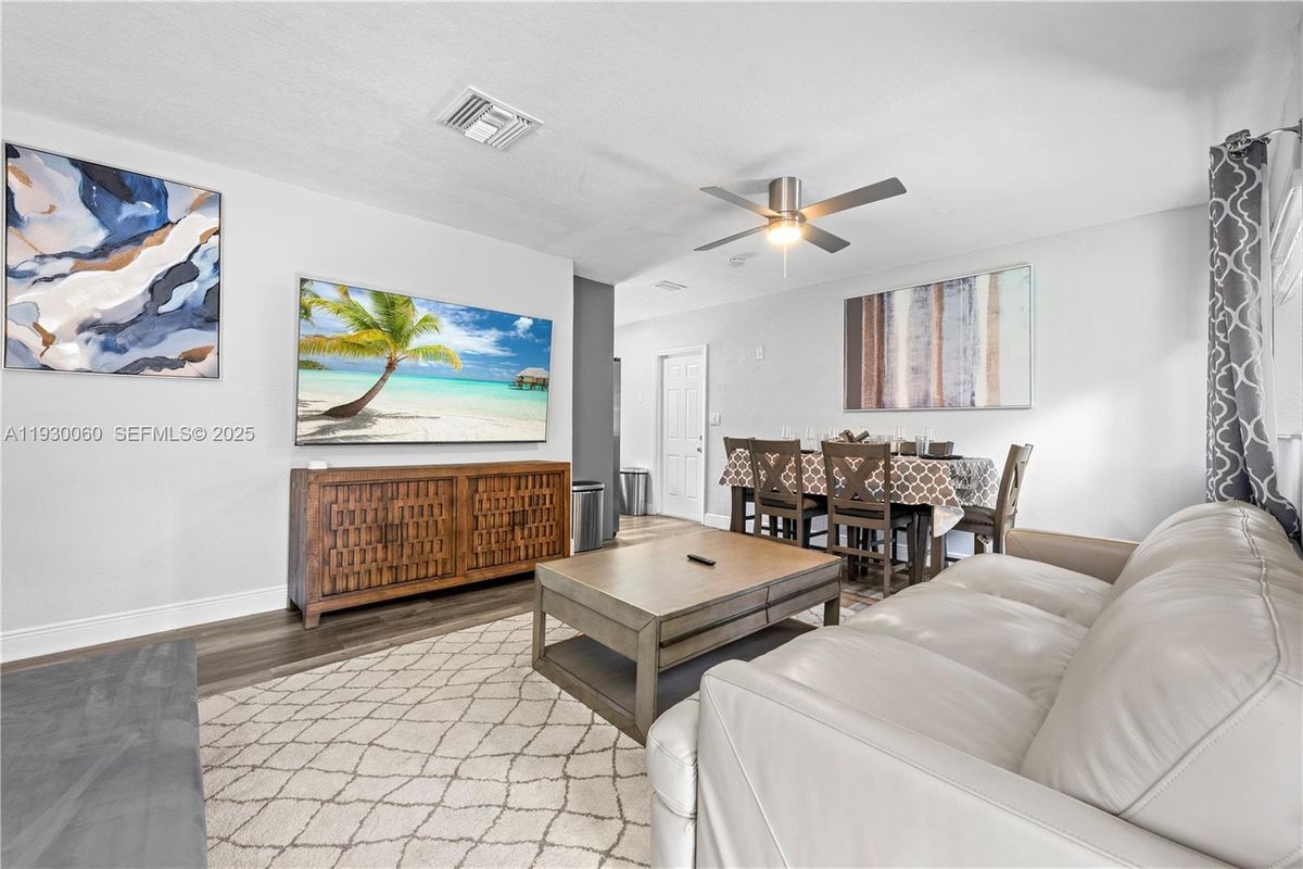 Photo - 1208 NE 5th Ave