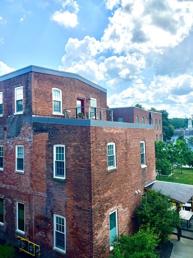 Building Photo - Putnam Block Hotel, Bennington - Spacious ... Unit 309 Rental
