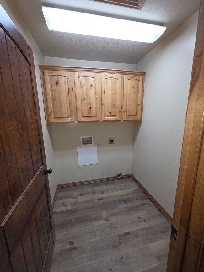 Building Photo - Wang-J1 Unit Wang-J1