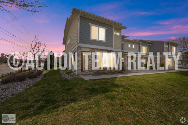 Building Photo - Row-end Townhome in South Jordan!