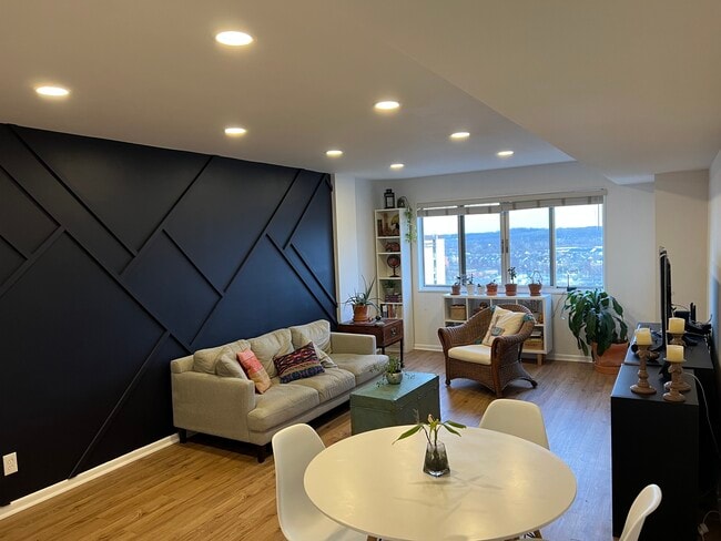 Building Photo - 5340 Holmes Run Pkwy Unit 14