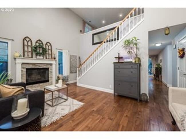 Photo - Stunning 5 bedroom home in desirable SW PDX now available for long term lease!