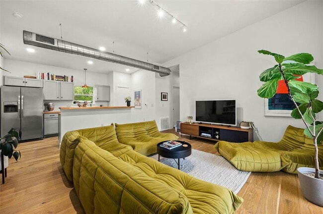 Photo - 602 Persimmon St