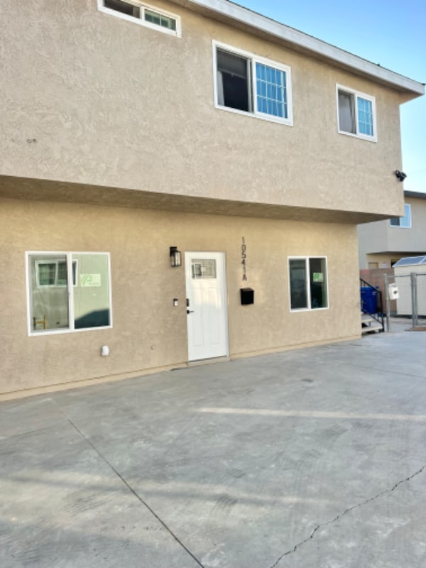 Building Photo - 10541 Western Ave Rental