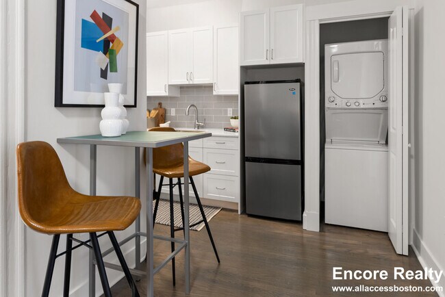 Photo - 70 Queensberry St Unidad 2A