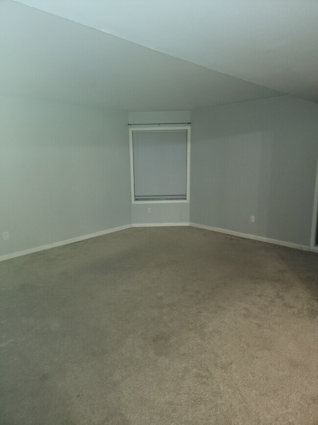 Livingroom - 51 Edinborough Ct