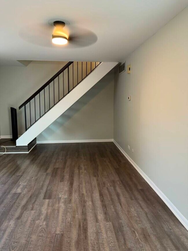 302 Creekside Dr