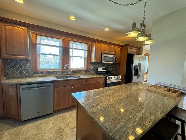 Building Photo - 14 Melville Rd Unit 2