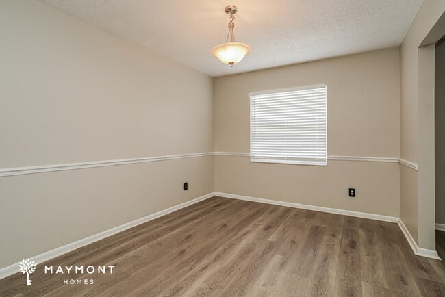 Photo - 6142 Donegal W