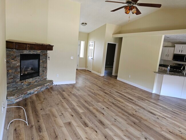 Photo - 4137 W 250 N