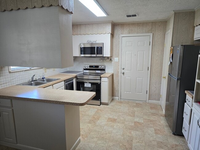 Building Photo - 1023 3rd St Rental