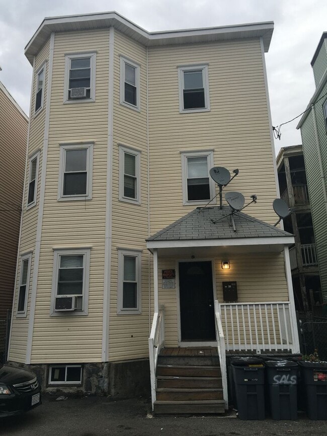 Building Photo - 5sal Unit 2