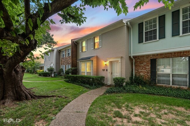 Building Photo - 421 Stratmore Dr