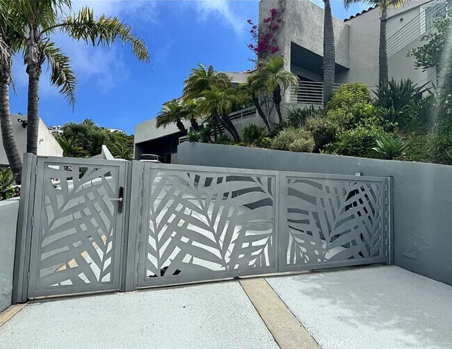 Photo - Azari PM-Juccuzi- half acre luxurious landscape-fully chic furniture -  massive lot , 18 fruit tr...