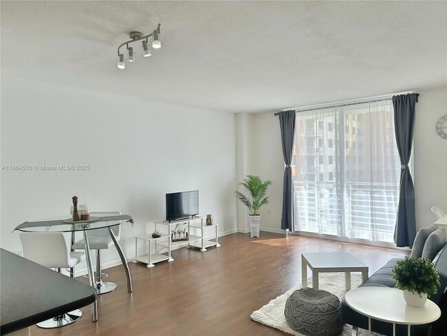 Photo - 18800 NE 29th Ave Unidad 830