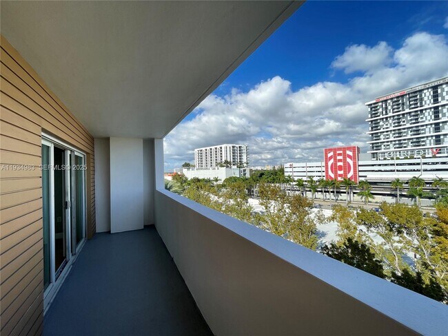 Building Photo - 2740 SW 28th Terrace Unit 702