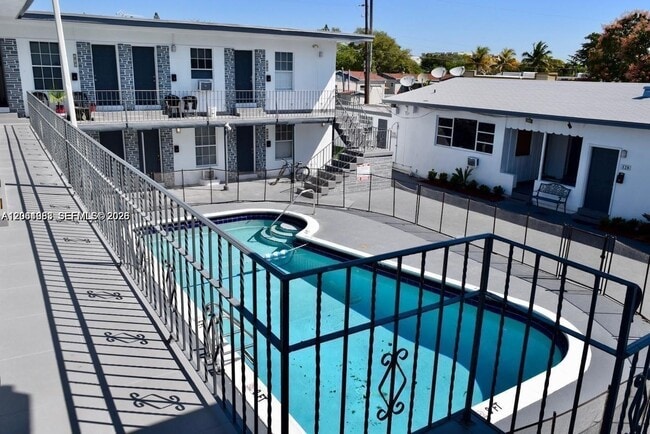Photo - 1843 Dewey St Unidad 108