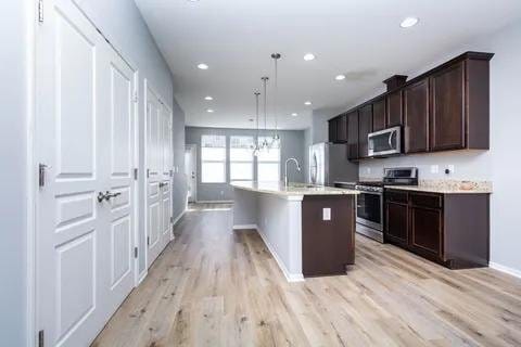 Photo - 951 Barclay Cir