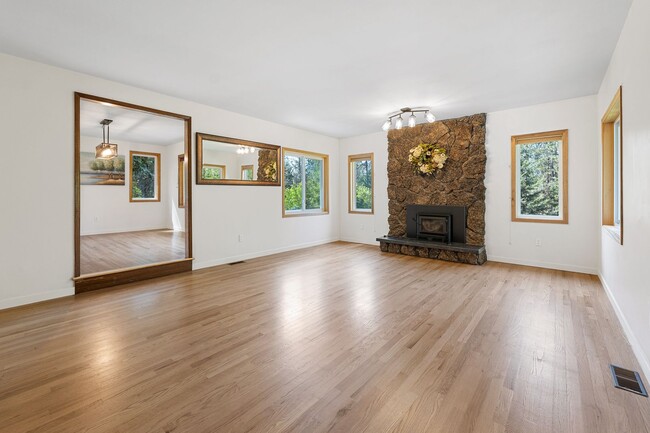 Photo - Beautiful 5-Bedroom close to Greenbluff. M...
