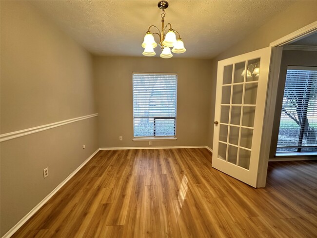 Photo - 2910 Colonial Dr