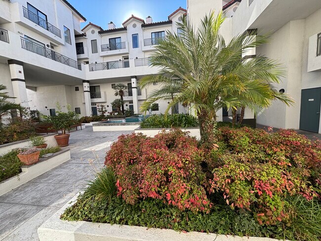 Photo - 111 S Oak Knoll Ave Unidad 104