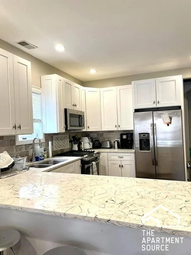 Photo - 2732 N Wilton Ave Unit 2