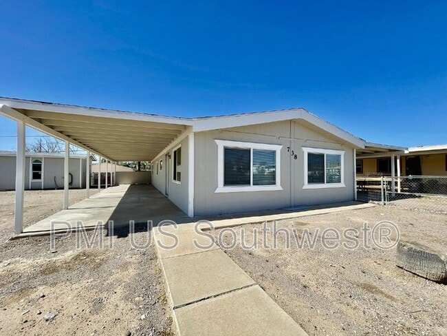 Building Photo - 738 Swan Dr