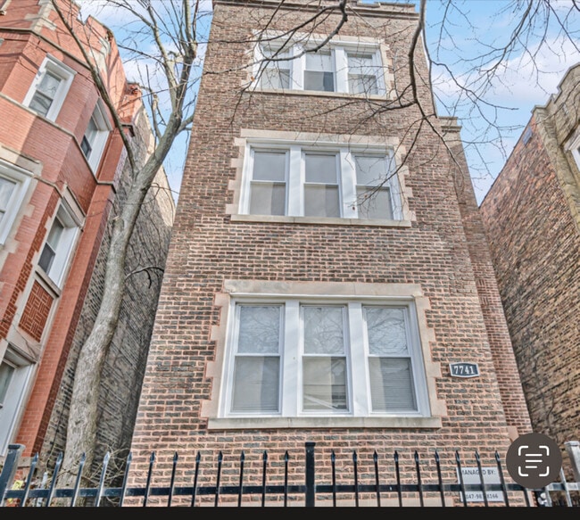 Building Photo - 7741 S Yates Blvd Unit 2